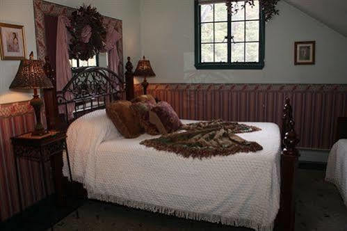 The Historic Brook Forest Inn エバーグリーン エクステリア 写真